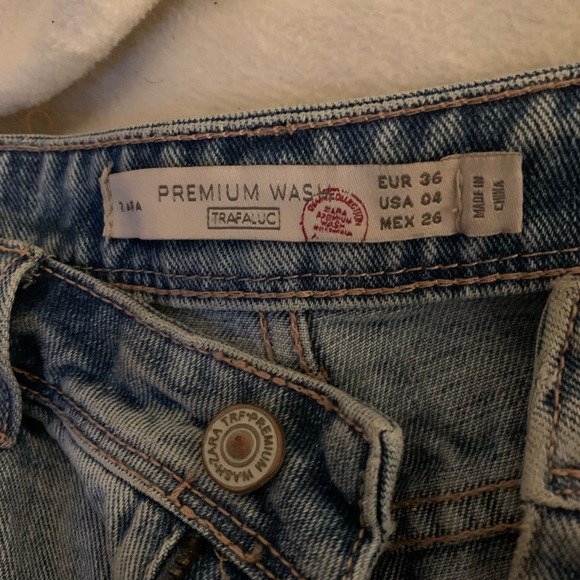 High Waisted Distressed Zara Jeans - Picture 5 of 5